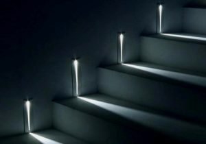 Como iluminar una escalera interior